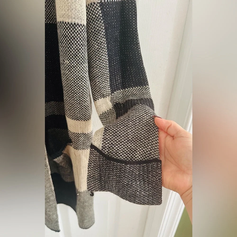 Absolutely Famous Checkered Cape in Black and Cream - Picture 4 of 7